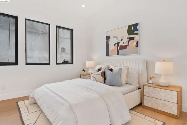 1675 Trestle Glen Rd, Oakland, CA 94610