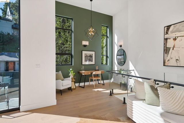 1675 Trestle Glen Rd, Oakland, CA 94610