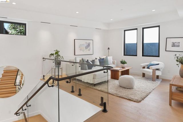 1675 Trestle Glen Rd, Oakland, CA 94610