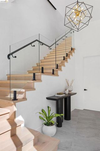 1675 Trestle Glen Rd, Oakland, CA 94610