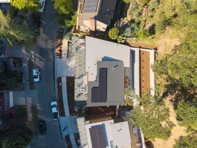 1675 Trestle Glen Rd, Oakland, CA 94610