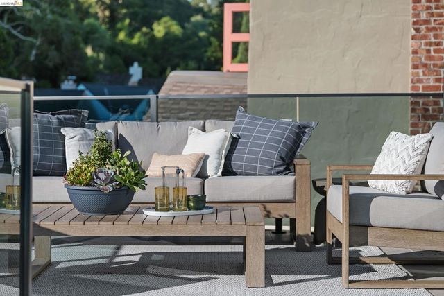 1675 Trestle Glen Rd, Oakland, CA 94610