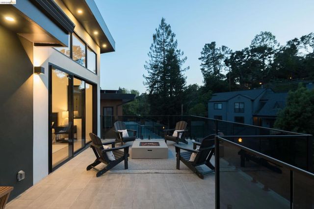 1675 Trestle Glen Rd, Oakland, CA 94610