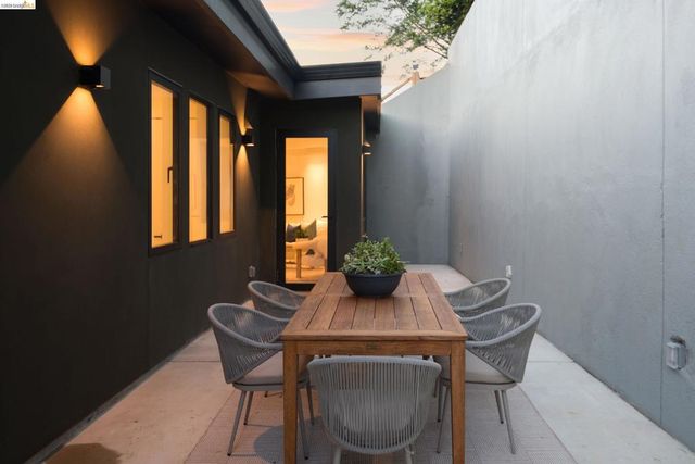 1675 Trestle Glen Rd, Oakland, CA 94610