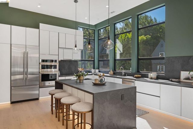 1675 Trestle Glen Rd, Oakland, CA 94610