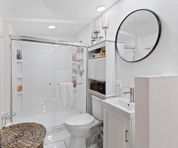 5549 N 33rd STREET, Milwaukee, WI 53209