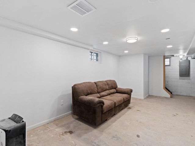 5549 N 33rd STREET, Milwaukee, WI 53209