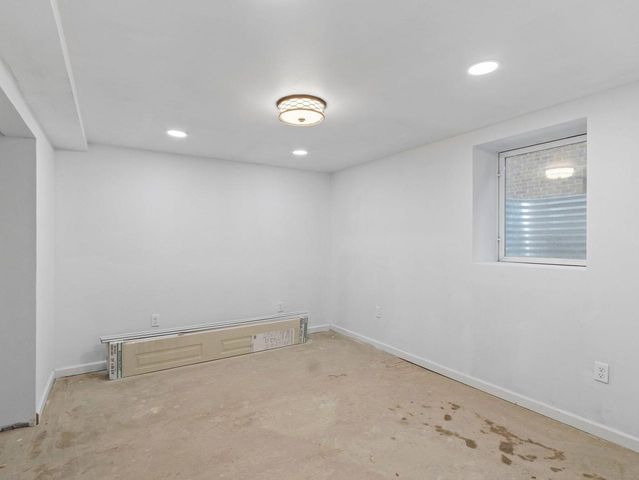 5549 N 33rd STREET, Milwaukee, WI 53209