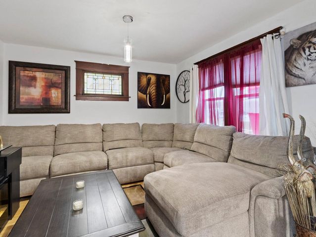 5549 N 33rd STREET, Milwaukee, WI 53209