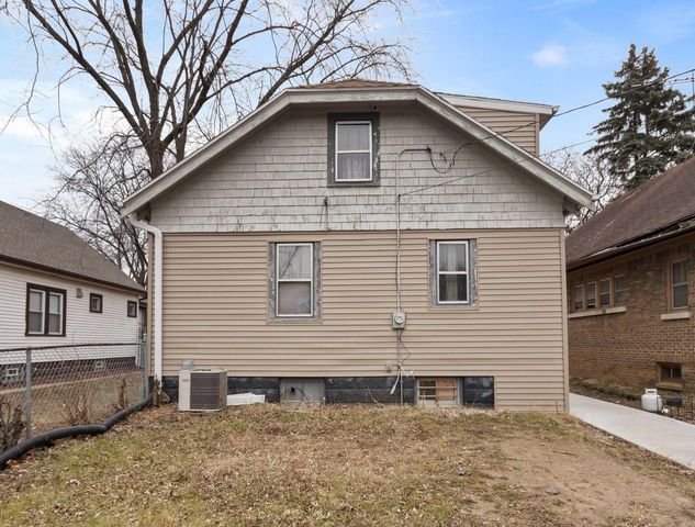 5549 N 33rd STREET, Milwaukee, WI 53209