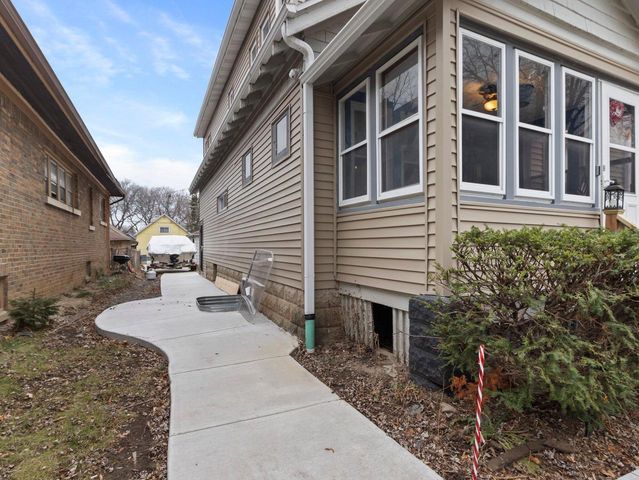 5549 N 33rd STREET, Milwaukee, WI 53209
