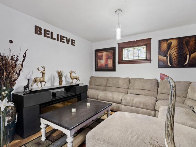 5549 N 33rd STREET, Milwaukee, WI 53209