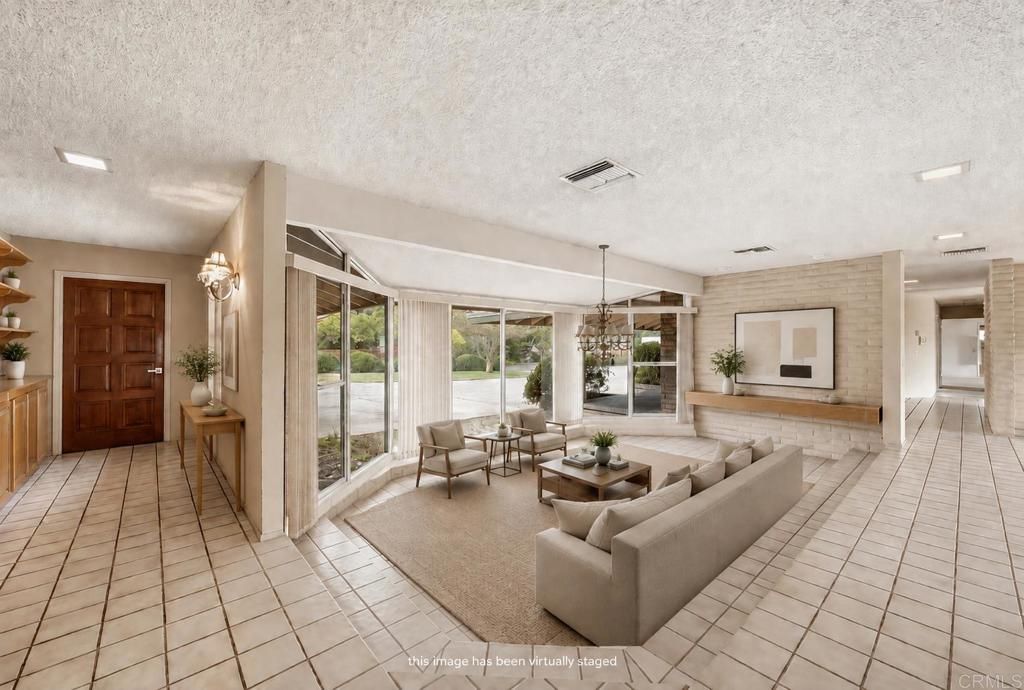 Image 2 of property listing at 293 Via Del Cerrito, Encinitas, CA 92024