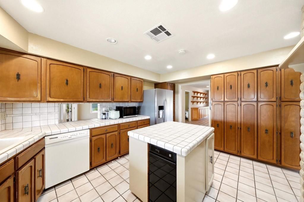 Image 34 of property listing at 293 Via Del Cerrito, Encinitas, CA 92024
