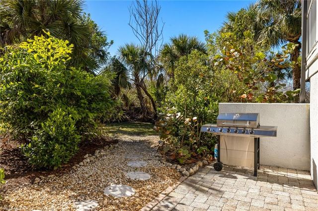 974 Greenwood CT S, Sanibel, FL 33957