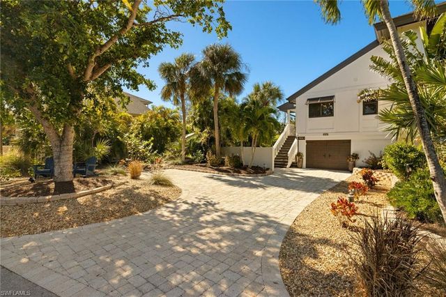 974 Greenwood CT S, Sanibel, FL 33957