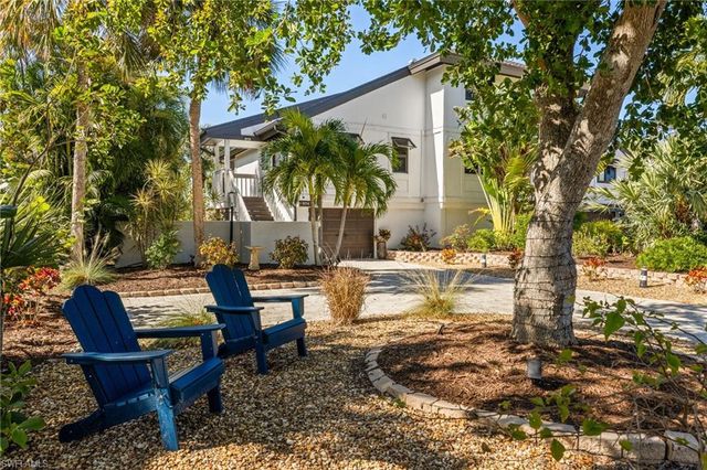 974 Greenwood CT S, Sanibel, FL 33957