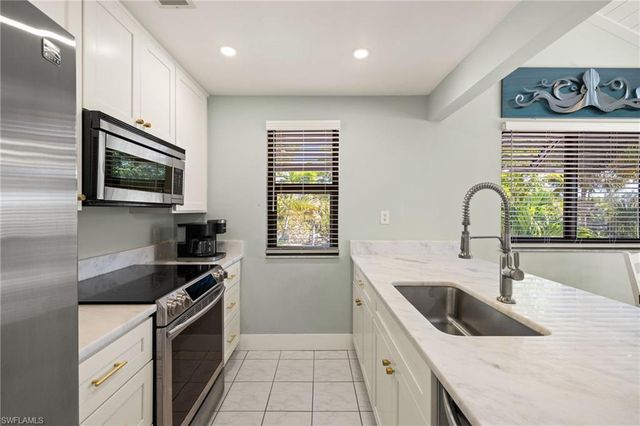 974 Greenwood CT S, Sanibel, FL 33957