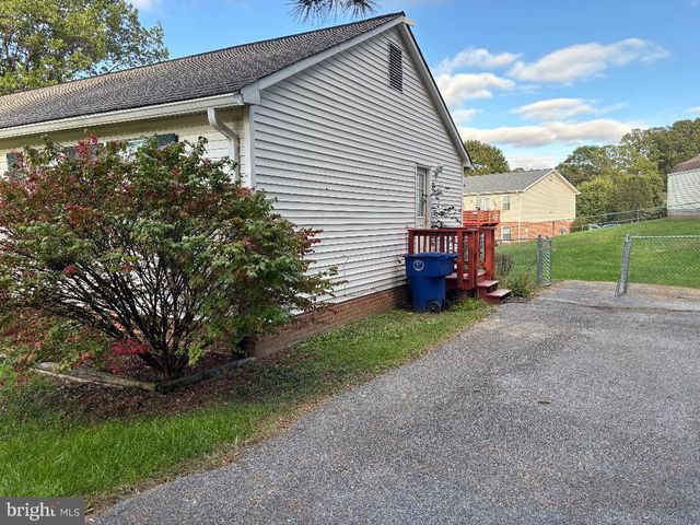 36 ASHLAWN CT, Front Royal, VA 22630