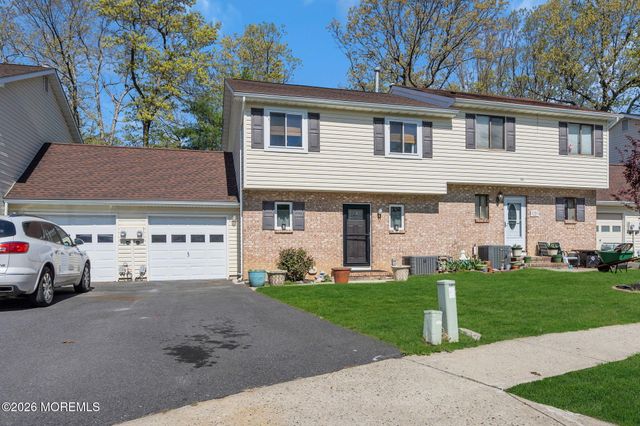 11 Patricia Court, Howell, NJ 07731
