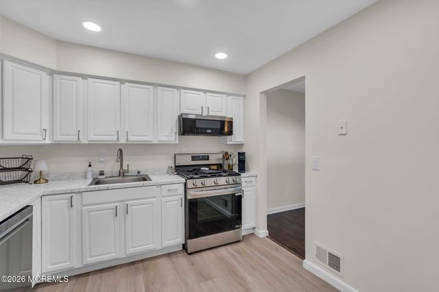 11 Patricia Court, Howell, NJ 07731