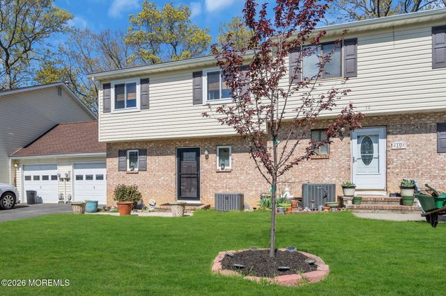 11 Patricia Court, Howell, NJ 07731