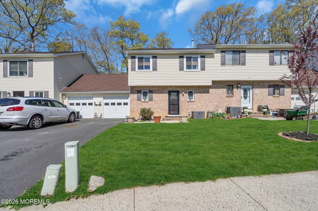 11 Patricia Court, Howell, NJ 07731