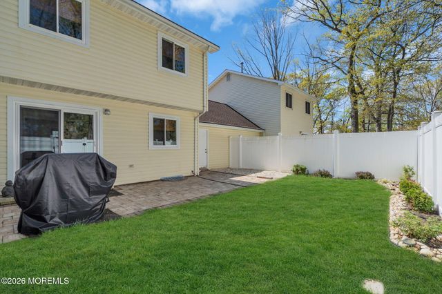 11 Patricia Court, Howell, NJ 07731