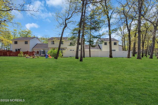 11 Patricia Court, Howell, NJ 07731
