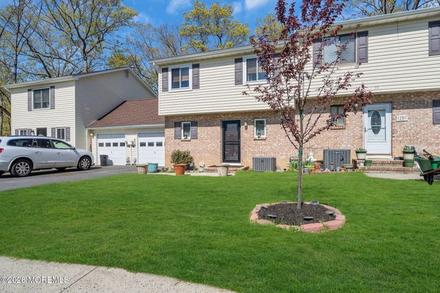 11 Patricia Court, Howell, NJ 07731