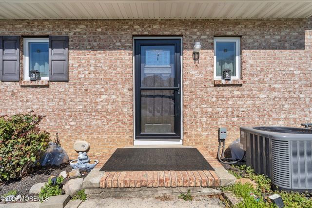 11 Patricia Court, Howell, NJ 07731