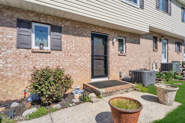 11 Patricia Court, Howell, NJ 07731