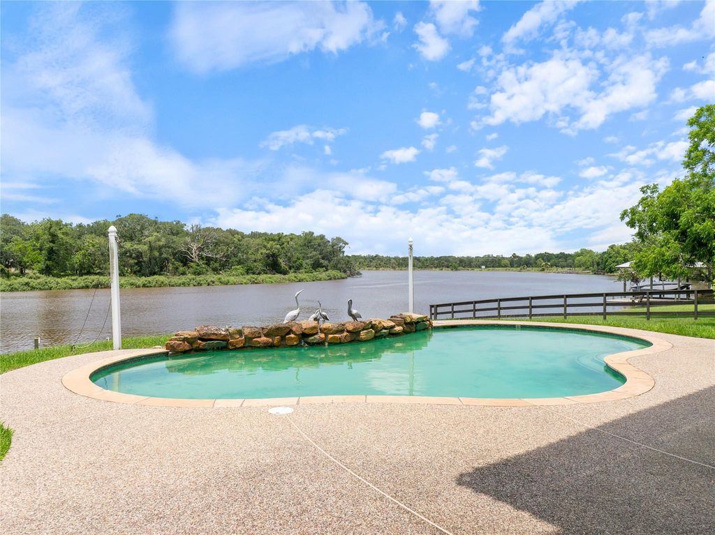3054 Fm 2611 Road, Brazoria, TX 77422