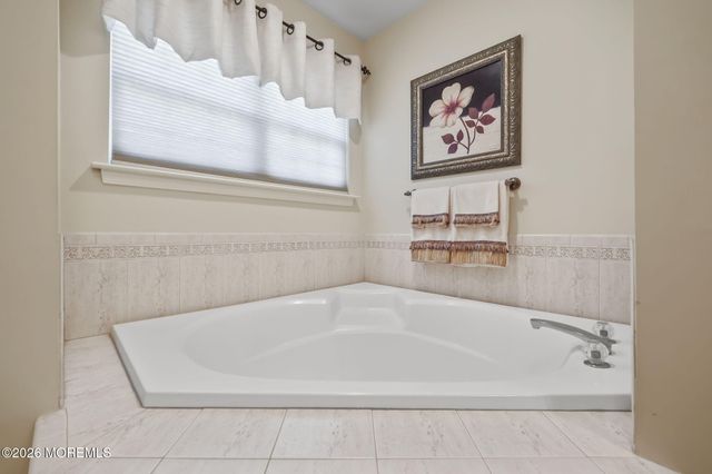 778 Applewood Court, Jackson, NJ 08527