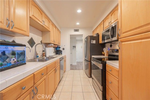 4637 Willis 110, Sherman Oaks, CA 91403