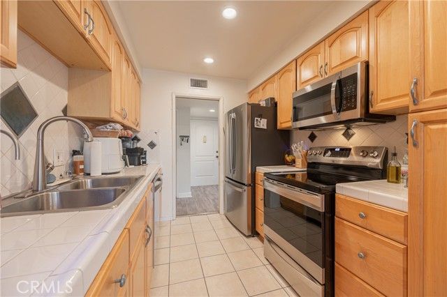 4637 Willis 110, Sherman Oaks, CA 91403
