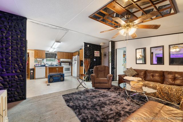 1979 E Davis, Durant, OK 74701