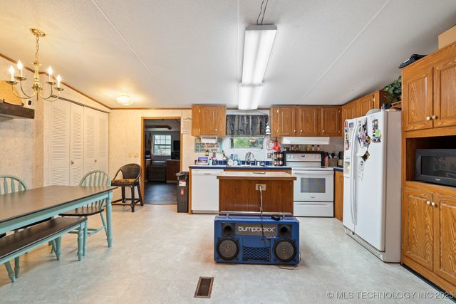 1979 E Davis, Durant, OK 74701
