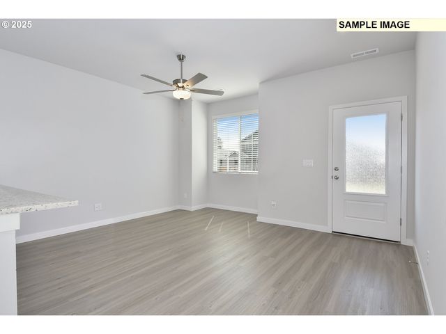 1255 PARKSIDE Ave, Woodburn, OR 97071