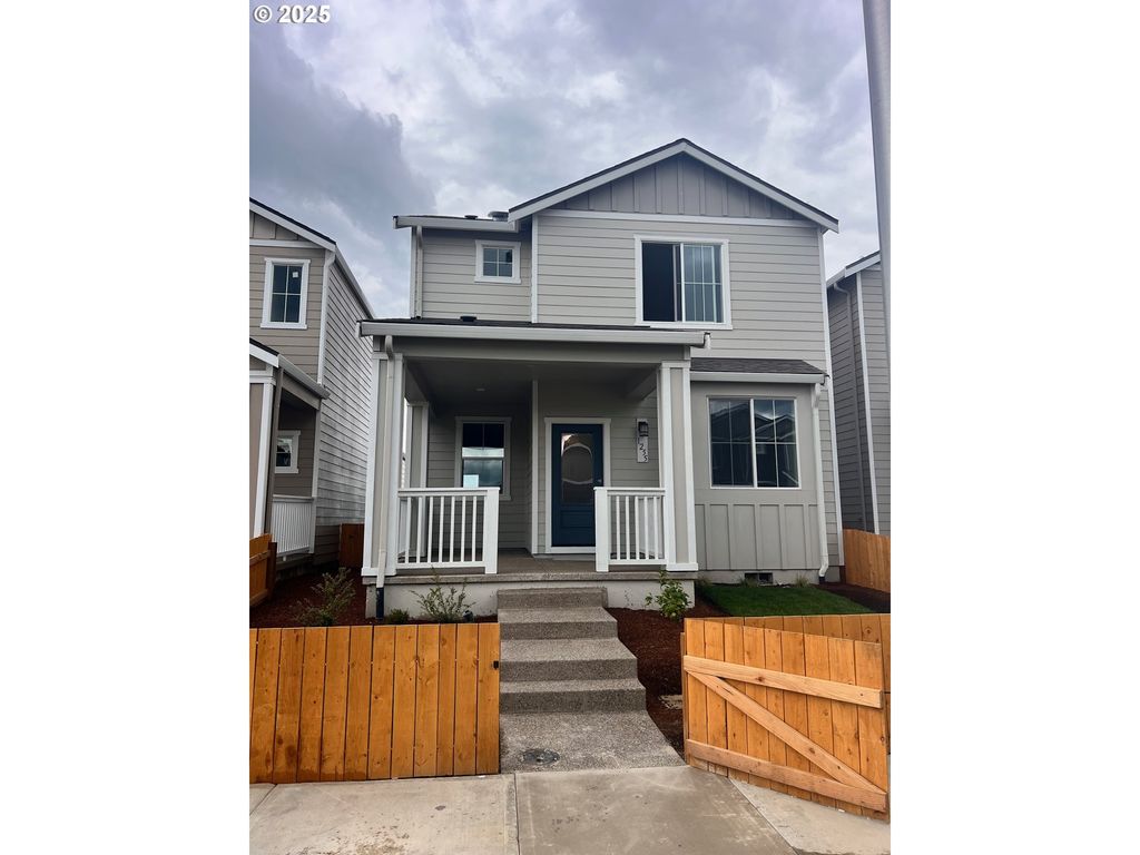 1255 PARKSIDE Ave, Woodburn, OR 97071