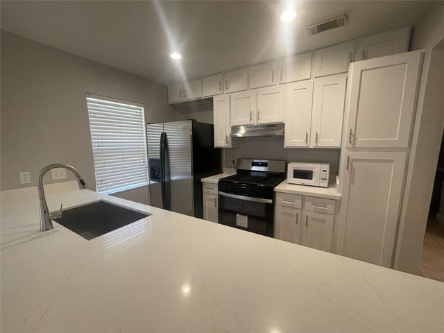 1051 Sierra Shadows Drive, Katy, TX 77450