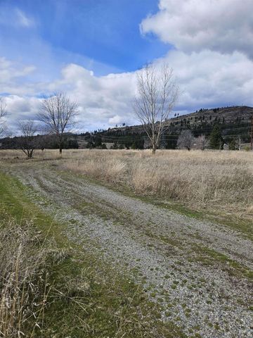 24225 E Rosewood Ave, Newman Lake, WA 99025