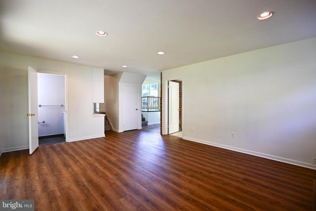 916 BEAVERBANK CIR, Baltimore, MD 21286