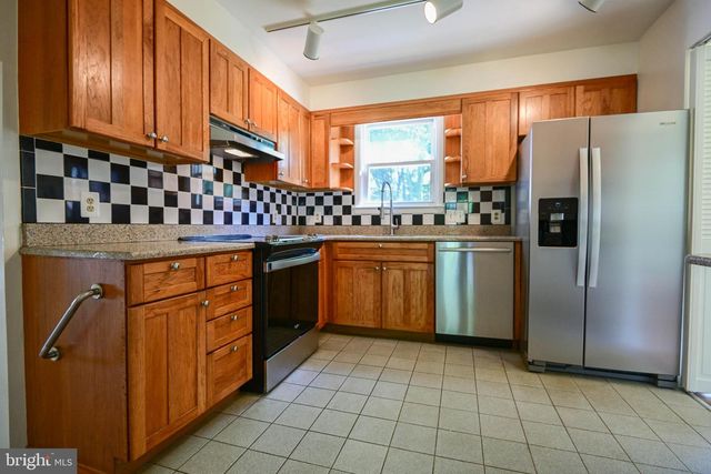 916 BEAVERBANK CIR, Baltimore, MD 21286