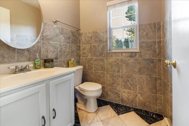 1136 Garfield LANE, Hartford, WI 53027