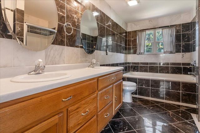 1136 Garfield LANE, Hartford, WI 53027