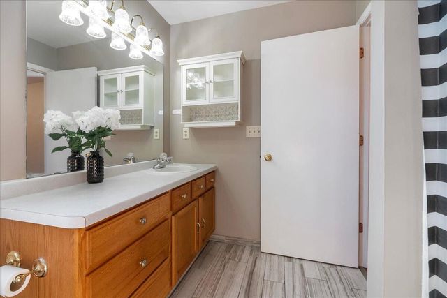 1136 Garfield LANE, Hartford, WI 53027