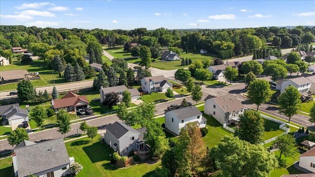 1136 Garfield LANE, Hartford, WI 53027