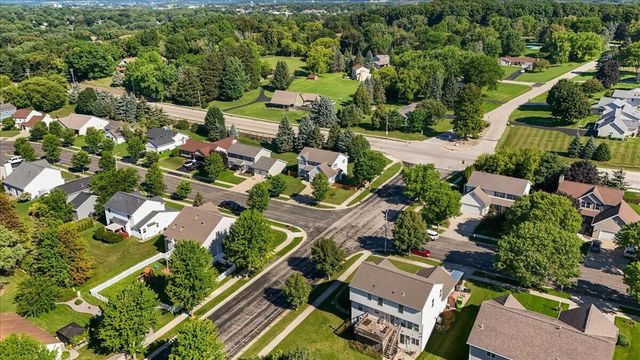 1136 Garfield LANE, Hartford, WI 53027