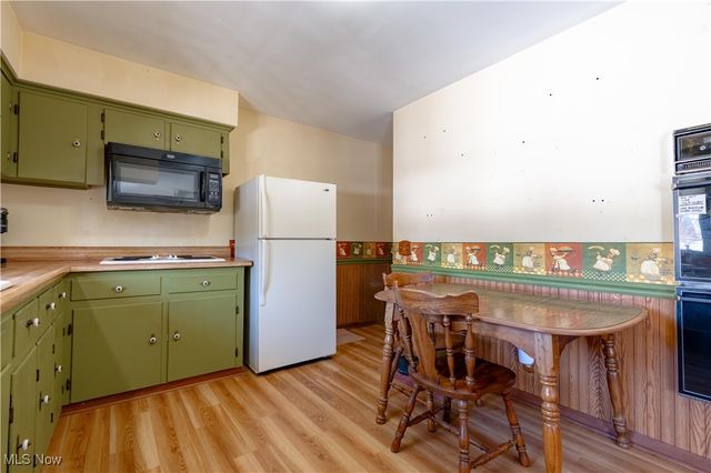 1945 Fairbrook Avenue NE, East Canton, OH 44730